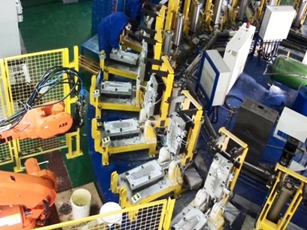 Armrest foaming production line 